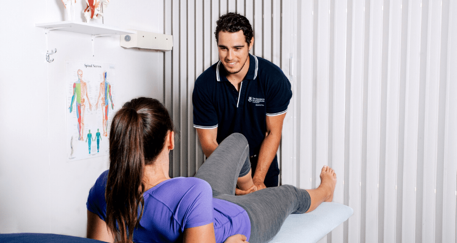 A UQ Physiotherapy student chats with OzTREKK